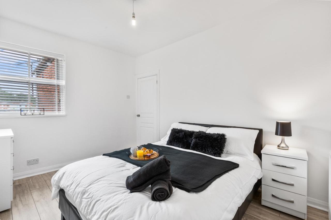 Nuneaton - Ideal 3 Bedroom, Wi-Fi Parking, Sleeps 6 - Jrr Stays Kültér fotó