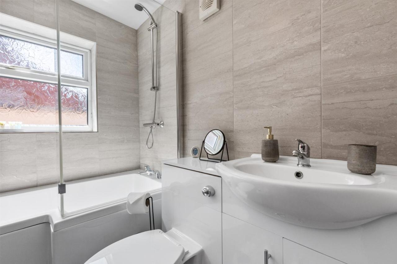 Nuneaton - Ideal 3 Bedroom, Wi-Fi Parking, Sleeps 6 - Jrr Stays Kültér fotó